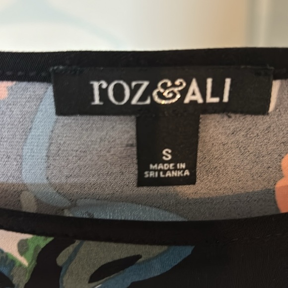 Beautiful flower ROZ & ALI size small dress. - Picture 4 of 4